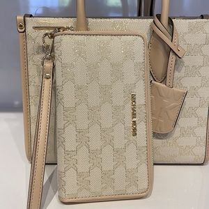Michael Kors Jet Set Travel Large Phone Case Wristlet Wallet MK Natural Multi